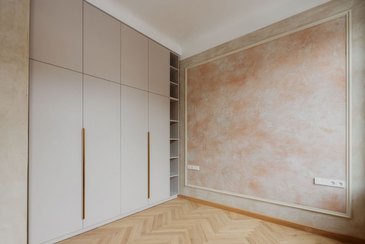 Sludinājumi. Tiek pārdots kvalitatīvi renovēts dzīvoklis klusajā centrā. Ozola parketa grīdas, kaļķa apmetums, Cena: 220000 EUR Foto #6