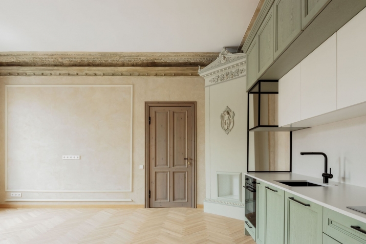 Sludinājumi. Tiek pārdots kvalitatīvi renovēts dzīvoklis klusajā centrā. Ozola parketa grīdas, kaļķa apmetums, Cena: 220000 EUR Foto #4