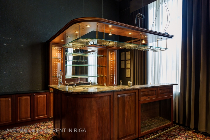 Sludinājumi. Telpas tirdzniecībai pie Strēlnieku laukuma.  + 1. stāvs 142 m2. Platība sastāv no zāles, biroja Cena: 600000 EUR Foto #6