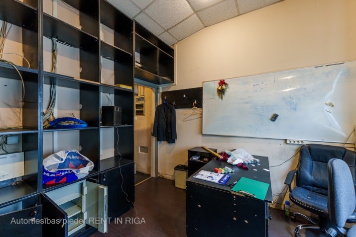 Sludinājumi. Telpas tirdzniecībai pie Strēlnieku laukuma.  + 1. stāvs 142 m2. Platība sastāv no zāles, biroja Cena: 600000 EUR Foto #9