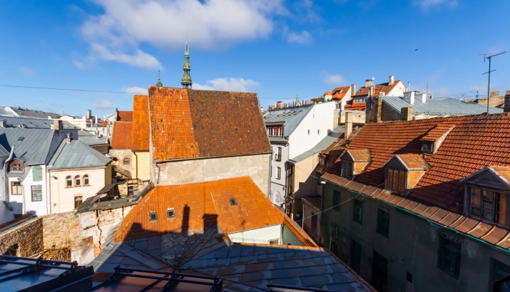 Объявление. Новый, небольшой дом в Вецриге.  Здание построено в 2017 году. В нем находится 4 квартиры, которые Цена: 1.8e+06 EUR Foto #5