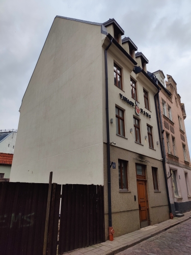 Объявление. Новый, небольшой дом в Вецриге.  Здание построено в 2017 году. В нем находится 4 квартиры, которые Цена: 1.8e+06 EUR Foto #2