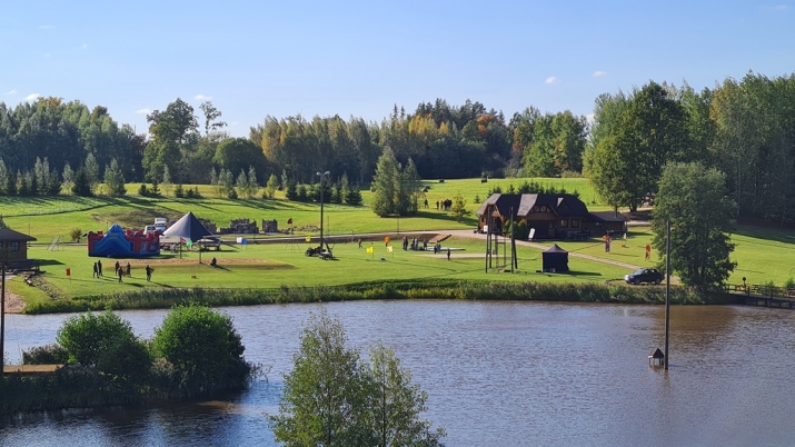 Sludinājumi. Piedāvājumā lielisks nekustamais īpašums 41 ha platībā netālu no Smiltenes. Īpašums sastāvā ir 2 Cena: 490000 EUR Foto #1