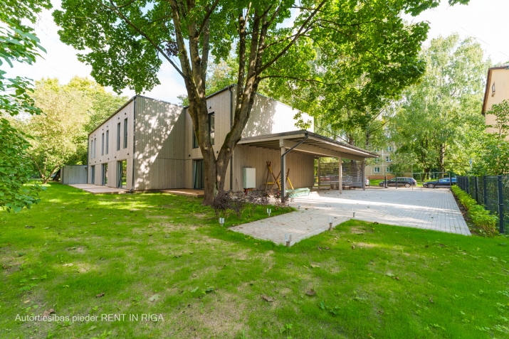 Sludinājumi. Gandrīz nulles enerģijas ēka. Ēka nodota ekplutācijā un ir pilnībā pabeigta.  4 sekciju rindu māja, Cena: 215999 EUR Foto #2