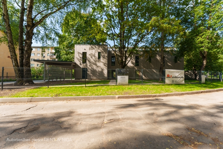 Sludinājumi. Gandrīz nulles enerģijas ēka. Ēka nodota ekplutācijā un ir pilnībā pabeigta.  4 sekciju rindu māja, Cena: 215999 EUR Foto #3