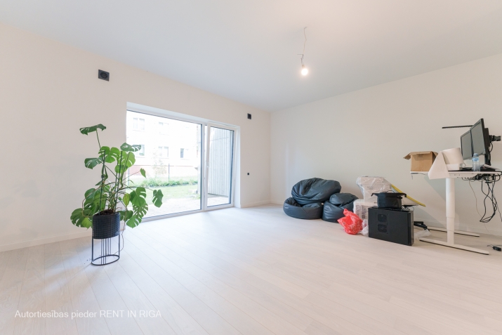 Sludinājumi. Gandrīz nulles enerģijas ēka. Ēka nodota ekplutācijā un ir pilnībā pabeigta.  4 sekciju rindu māja, Cena: 215999 EUR Foto #4