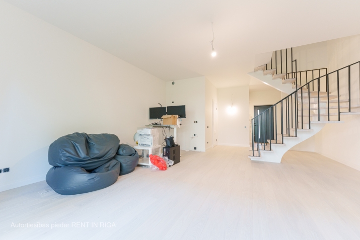 Sludinājumi. Gandrīz nulles enerģijas ēka. Ēka nodota ekplutācijā un ir pilnībā pabeigta.  4 sekciju rindu māja, Cena: 215999 EUR Foto #7