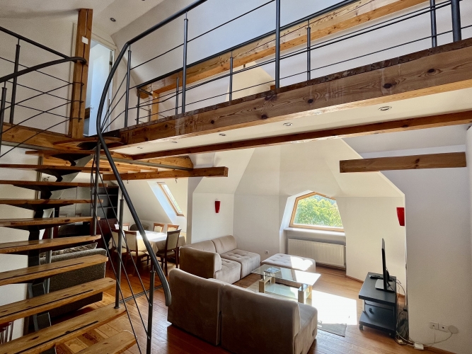 Sludinājumi. Šarmants divu stāvu, mansarda tipa dzīvoklis Rīgas centrā.   Dzīvoklis ir ļoti gaišs, augstie Cena: 229000 EUR Foto #1