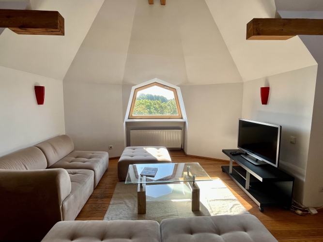 Sludinājumi. Šarmants divu stāvu, mansarda tipa dzīvoklis Rīgas centrā.   Dzīvoklis ir ļoti gaišs, augstie Cena: 229000 EUR Foto #2