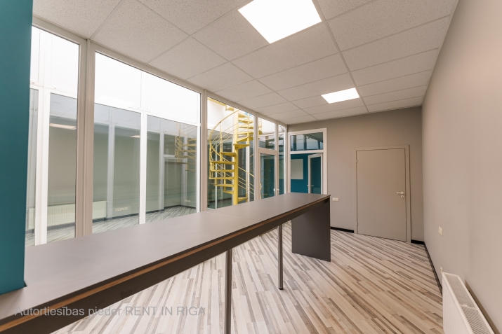 Объявление. Сдается офисное помещение с собственной террасой на крыше в Вефе в округе.  + 2 этаж; + 164м2; + Цена: 984 EUR/мес. Foto #4