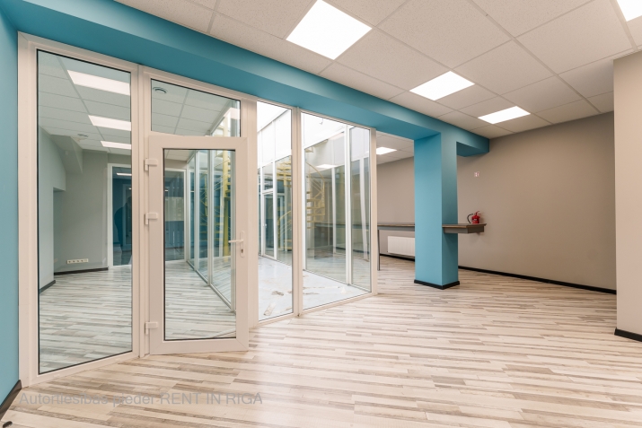 Объявление. Сдается офисное помещение с собственной террасой на крыше в Вефе в округе.  + 2 этаж; + 164м2; + Цена: 984 EUR/мес. Foto #3