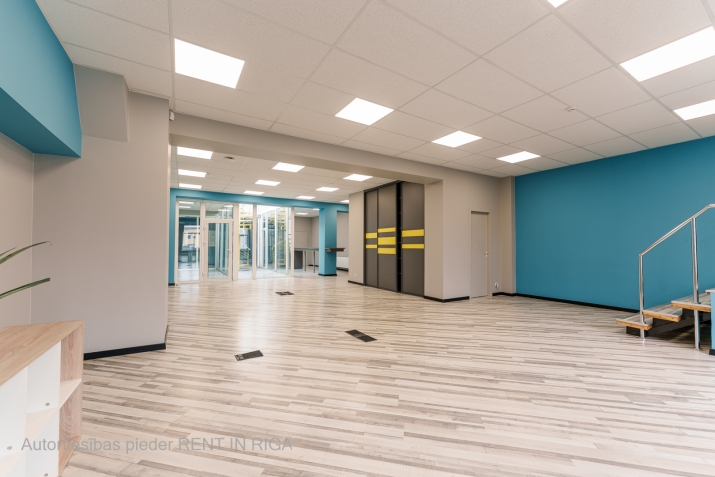 Объявление. Сдается офисное помещение с собственной террасой на крыше в Вефе в округе.  + 2 этаж; + 164м2; + Цена: 984 EUR/мес. Foto #1