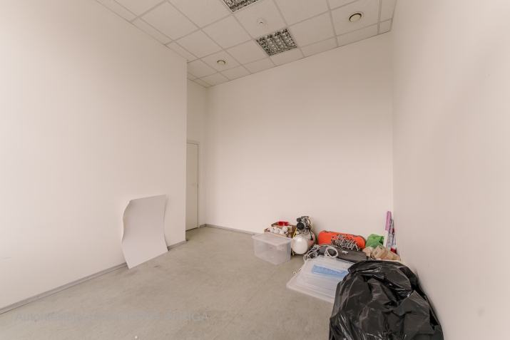 Объявление. Сдается офисное помещение на Бривибас гатве 222.  + 2 этаж; + 244м2; + 2 туалета; + Доступ в Цена: 1220 EUR/мес. Foto #8