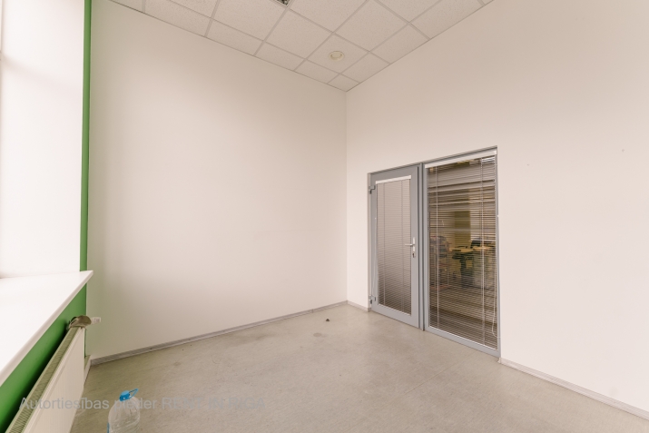 Объявление. Сдается офисное помещение на Бривибас гатве 222.  + 2 этаж; + 244м2; + 2 туалета; + Доступ в Цена: 1220 EUR/мес. Foto #9