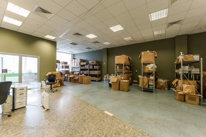 Объявление. Сдается офисное помещение на Бривибас гатве 222.  + 2 этаж; + 244м2; + 2 туалета; + Доступ в Цена: 1220 EUR/мес. Foto #2