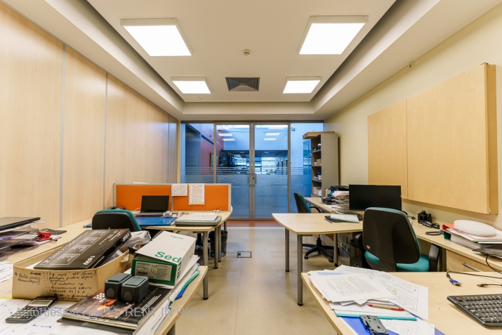 Sludinājumi. Birojs Purvciemā.  2. stāvs.  Platība sastāv no 1 kabineta.  Telpas aprīkotas ar visām Cena: 200 EUR/mēn Foto #1