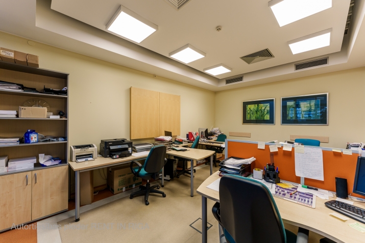 Sludinājumi. Birojs Purvciemā.  2. stāvs.  Platība sastāv no 1 kabineta.  Telpas aprīkotas ar visām Cena: 200 EUR/mēn Foto #3