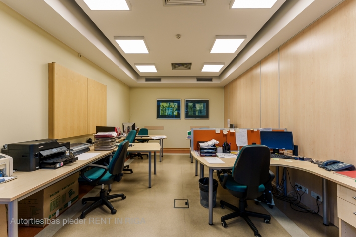Sludinājumi. Birojs Purvciemā.  2. stāvs.  Platība sastāv no 1 kabineta.  Telpas aprīkotas ar visām Cena: 200 EUR/mēn Foto #2