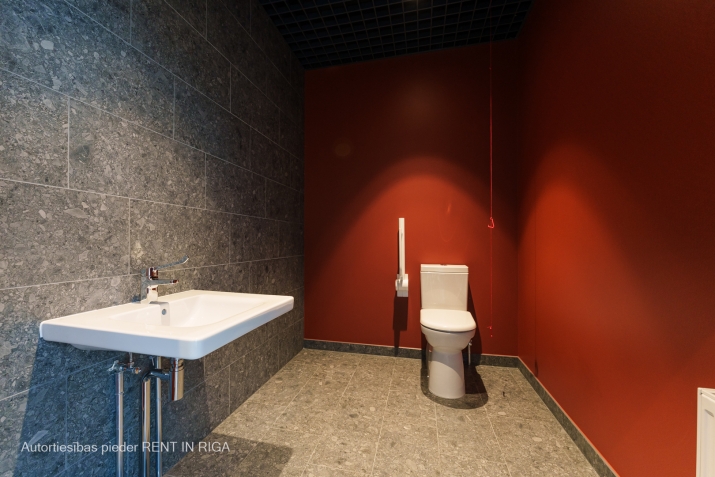 Sludinājumi. Jauns biroju komplekss Dzelzavas ielā.  + Plašas \'OPEN SPACE\' telpas\' + piedāvājumā viss ēkas Cena: 3012 EUR/mēn Foto #9