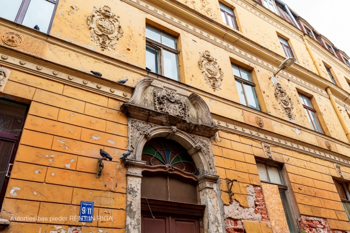 Объявление. 4-этажное здание в аварийном состоянии в Старой Риге.  При реконструкции жилого дома и Цена: 1.5e+06 EUR Foto #2