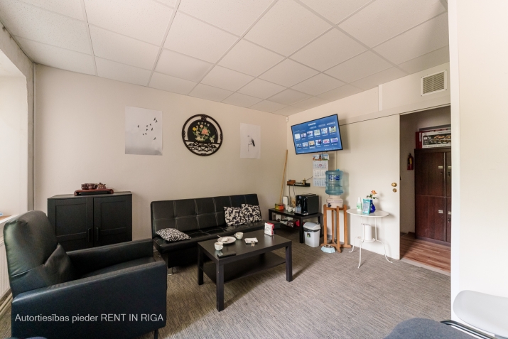 Sludinājumi. Tiek iznomātas plašas telpas. Telpas pašlaik ir pielāgotas sporta klubam.  3 atsevišķas zālēs Cena: 3500 EUR/mēn Foto #8