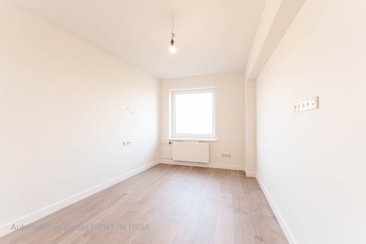 Sludinājumi. 3 - istabu dzīvoklis, atrodas 12 stāvu ēkā, no tās paveras unikāls skats uz Pētersalu un Cena: 128600 EUR Foto #9