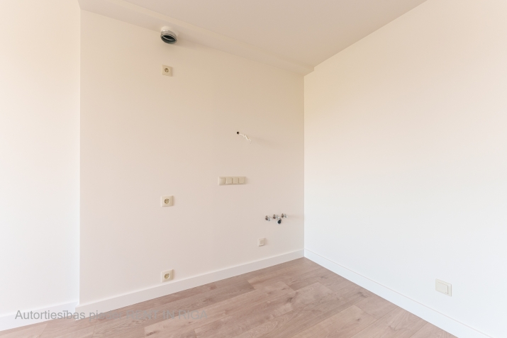 Sludinājumi. 3 - istabu dzīvoklis, atrodas 12 stāvu ēkā, no tās paveras unikāls skats uz Pētersalu un Cena: 128600 EUR Foto #3