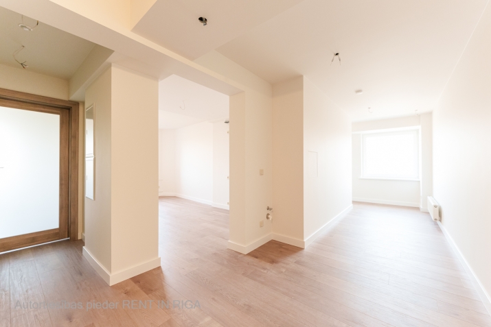 Sludinājumi. 3 - istabu dzīvoklis, atrodas 12 stāvu ēkā, no tās paveras unikāls skats uz Pētersalu un Cena: 128600 EUR Foto #1