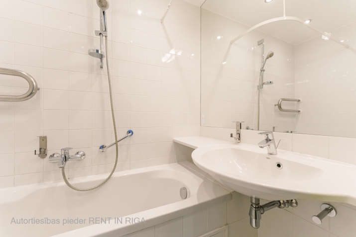 Sludinājumi. 3 - istabu dzīvoklis, atrodas 12 stāvu ēkā, no tās paveras unikāls skats uz Pētersalu un Cena: 128600 EUR Foto #8