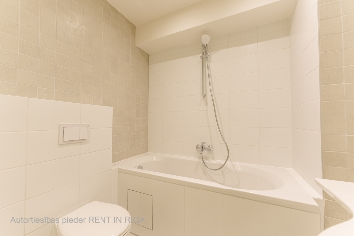 Объявление. 2-комнатная квартира, расположенная в 12-этажном доме, с уникальным видом на Петерсалу и район Цена: 89310 EUR Foto #4