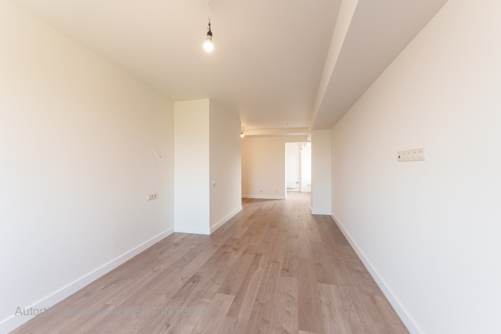 Sludinājumi. 2 - istabu dzīvoklis, atrodas 12 stāvu ēkā, no tās paveras unikāls skats uz Pētersalu un Cena: 113100 EUR Foto #1