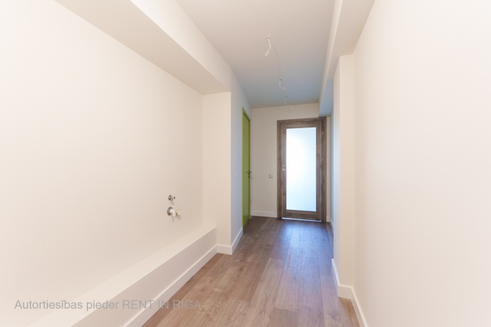 Sludinājumi. 2 - istabu dzīvoklis, atrodas 12 stāvu ēkā, no tās paveras unikāls skats uz Pētersalu un Cena: 113100 EUR Foto #6