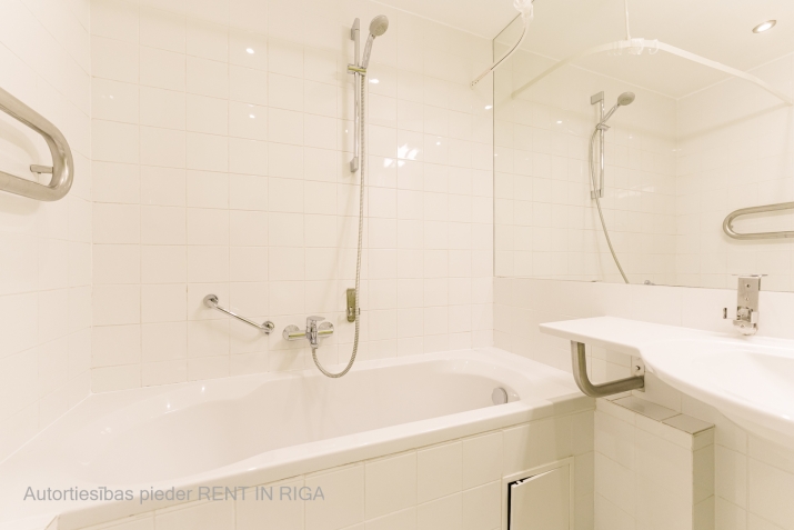 Sludinājumi. 2 - istabu dzīvoklis, atrodas 12 stāvu ēkā, no tās paveras unikāls skats uz Pētersalu un Cena: 113100 EUR Foto #7