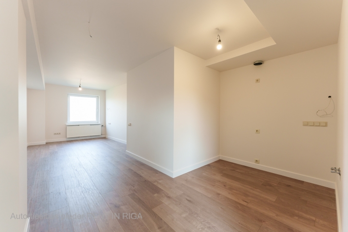 Sludinājumi. 2 - istabu dzīvoklis, atrodas 12 stāvu ēkā, no tās paveras unikāls skats uz Pētersalu un Cena: 113100 EUR Foto #2