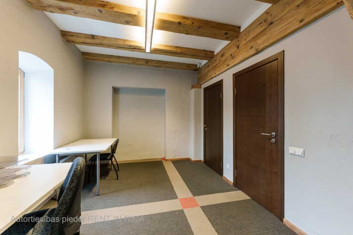 Sludinājumi. Birojs Spīķeru kvartālā, renovētā ēkā.  Platība sastāv no 2 lielām telpām (iespēja dalīt), 3 Cena: 1700 EUR/mēn Foto #7