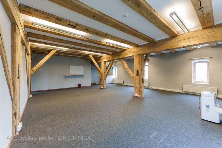 Sludinājumi. Birojs Spīķeru kvartālā, renovētā ēkā.  Platība sastāv no 2 lielām telpām (iespēja dalīt), 3 Cena: 1700 EUR/mēn Foto #3