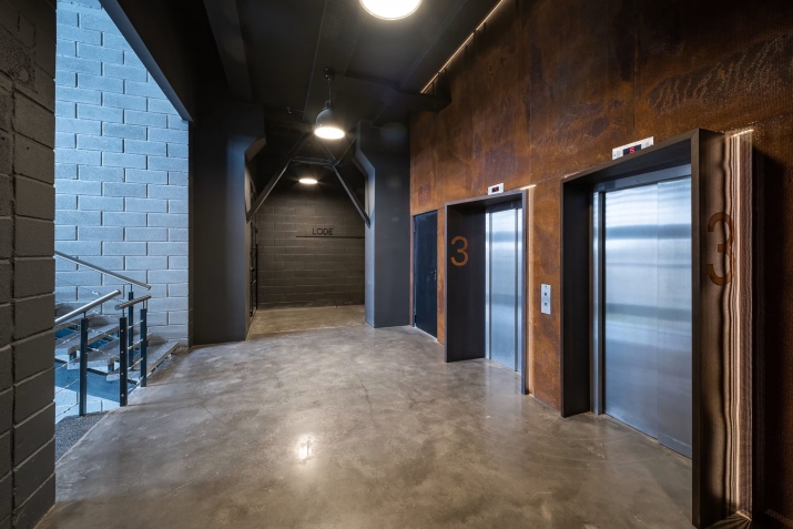 Sludinājumi. Tiek piedāvātas modernas biroja telpas nomai.   + Kādreizējās rūpnīcas Rīgas adītājs ēkas kļuvušas Cena: 2147 EUR/mēn Foto #5