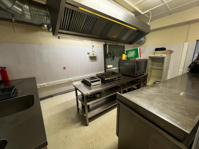 Sludinājumi. Pārdod telpas Brīvības ielā 117, Cēsu un Tallinas ielas stūrī. Iespejams izmantot kafejnīcai vai Cena: 139500 EUR Foto #6