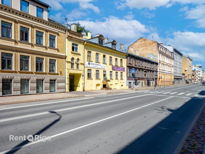 Sludinājumi. Piedāvājumā namīpašums A. Čaka ielā 99 - pie paša Ziedoņdārza!  Īpašums sastāv no zemesgabala un Cena: 630000 EUR Foto #2