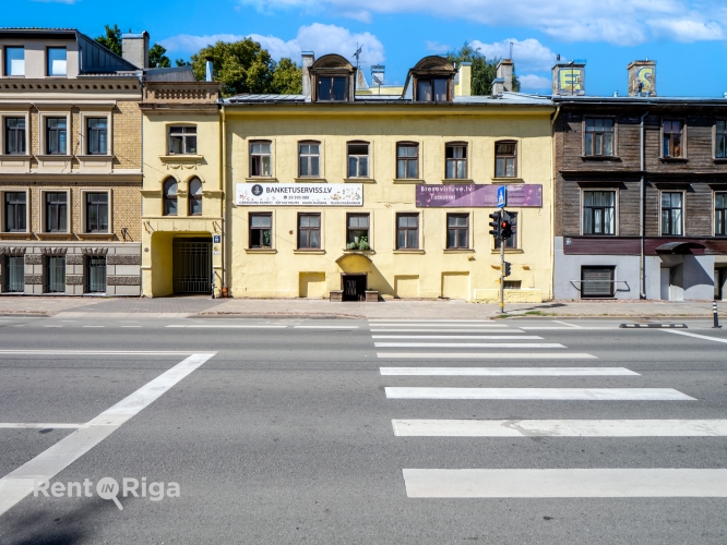 Sludinājumi. Piedāvājumā namīpašums A. Čaka ielā 99 - pie paša Ziedoņdārza!  Īpašums sastāv no zemesgabala un Cena: 630000 EUR Foto #1