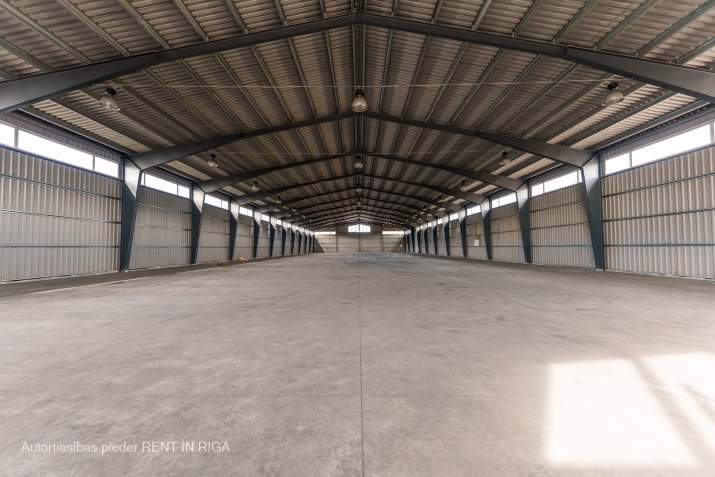 Sludinājumi. Iznomā jaunu angāru Ilzenes ielā 18  + platība - 1880m2 + Nomas cena - 3 EUR/m2 + Vārtu augustums - Cena: 3910 EUR/mēn Foto #4