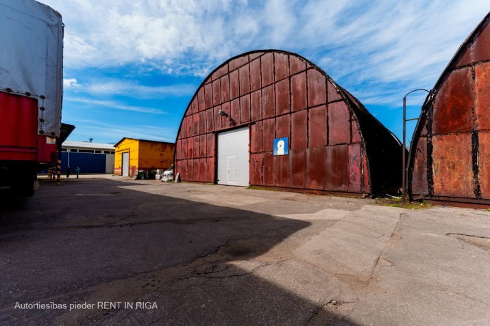 Sludinājumi. Iznomā neapkurināmu angāru Ilzenes ielā 18  + platība - 473m2  + nomas cena - 2,50 EUR/m2 + Vārtu Cena: 1183 EUR/mēn Foto #4