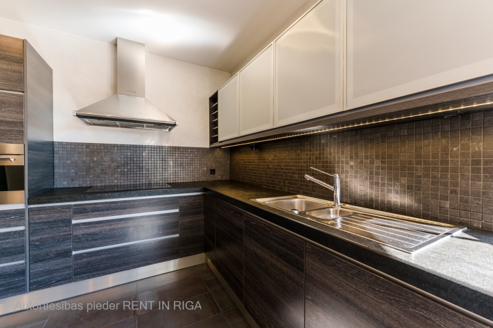 Sludinājumi. Elizabetes un Vīlandes ielu krustojumā, Rīgas klusā centrā tieši blakus gleznainajam Kronvalda Cena: 640000 EUR Foto #4