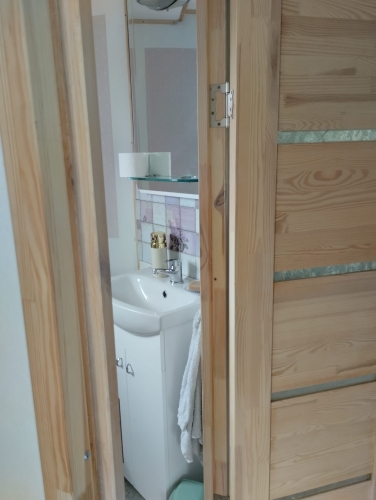 Sludinājumi. Tiek piedāvāts uz īri Namiņš Vecāķos pie jūras. Pieejams septembra mēnesim.  Līdz pludmalei kājām Cena: 700 EUR/mēn Foto #6