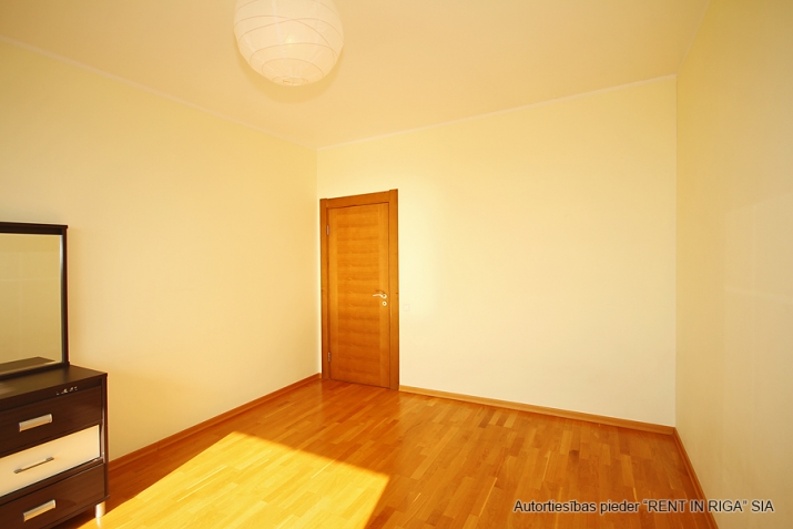 Sludinājumi. Lieliska iespēja iegādāties gaišu un saulainu augšējā stāva dzīvokli par saprātīgu cenu, no Cena: 180000 EUR Foto #9