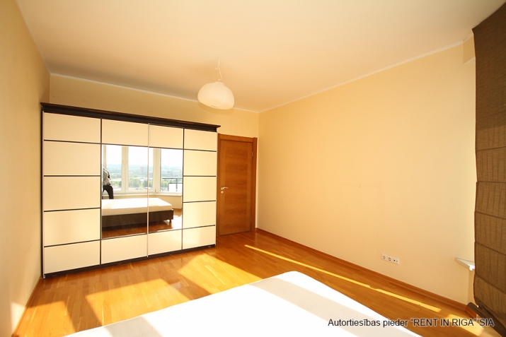 Sludinājumi. Lieliska iespēja iegādāties gaišu un saulainu augšējā stāva dzīvokli par saprātīgu cenu, no Cena: 180000 EUR Foto #7