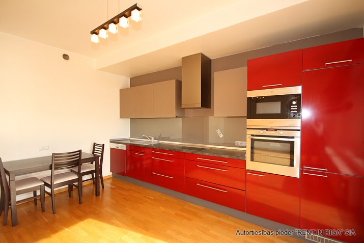 Sludinājumi. Lieliska iespēja iegādāties gaišu un saulainu augšējā stāva dzīvokli par saprātīgu cenu, no Cena: 180000 EUR Foto #2