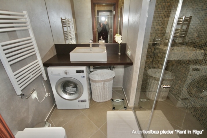 Sludinājumi. Tiek izīrēts mēbelēts, aprīkots 2-istabu dzīvoklis Strēlnieku un Alberta ielu krustojumā. No Cena: 1000 EUR/mēn Foto #8
