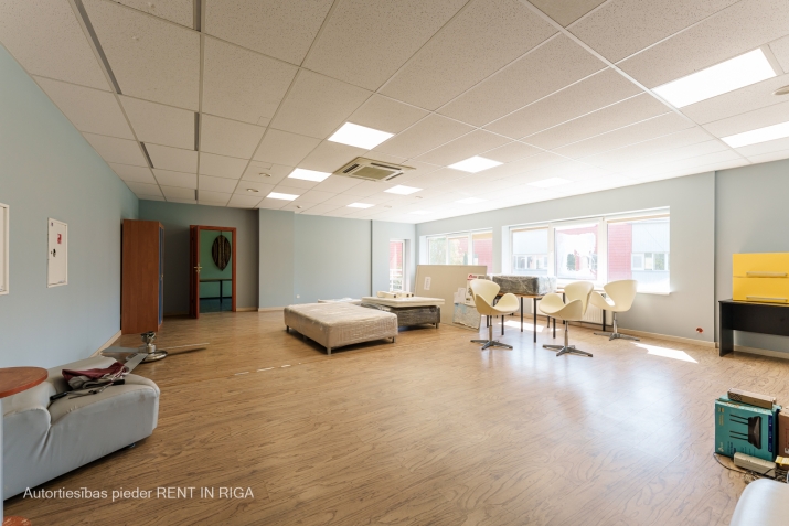 Sludinājumi. Ideālas telpas Jūsu biznesa vajadzībām ar izcilām ērtībām un stratēģisku atrašanās vietu.  Platība: Cena: 1017 EUR/mēn Foto #5