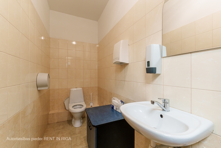 Sludinājumi. Ideālas telpas Jūsu biznesa vajadzībām ar izcilām ērtībām un stratēģisku atrašanās vietu.  Platība: Cena: 1010 EUR/mēn Foto #4